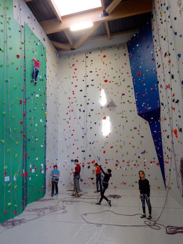 toute l'équipe prend possession des lieux toute l'équipe prend possession des lieux